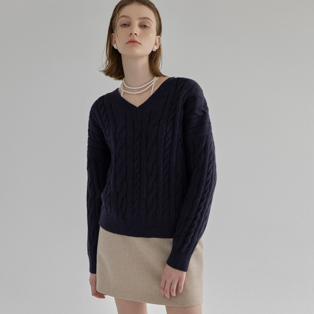 (T-6659) Hairy V-Neck Cable Knit