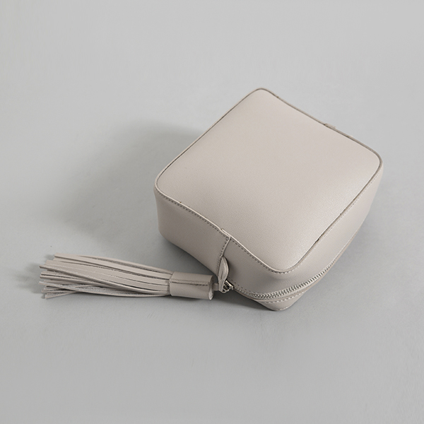 (B-1894) Square Tassel Pointed Bag