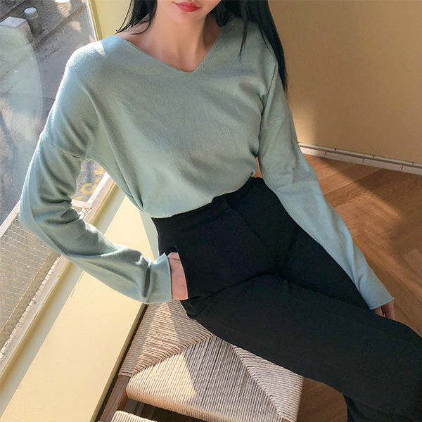 (T-5216) Easy Soft V-Neck Knit