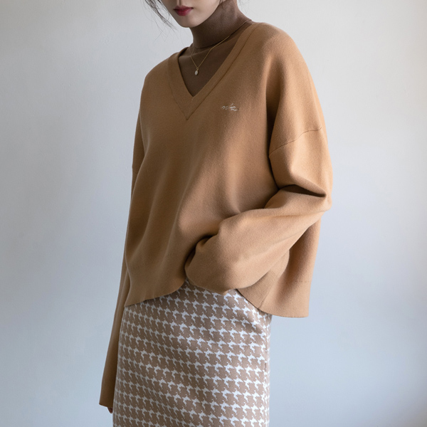 (T-5361) V-neck embroidery point knit