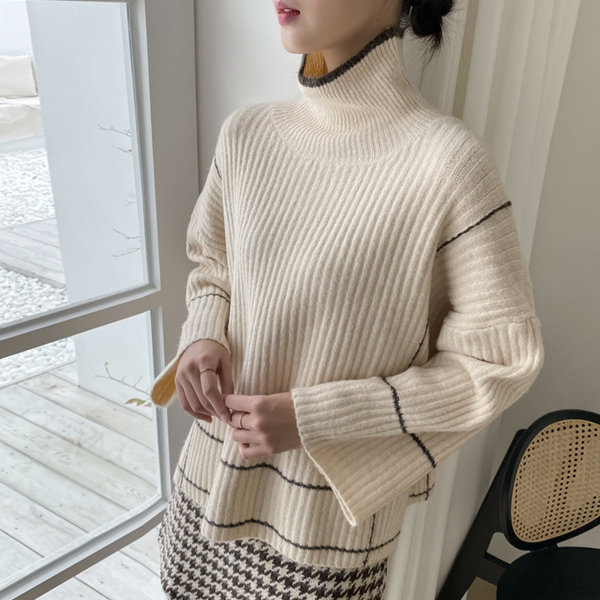 (T-5818) Lining Pointed Loose Fit Knit