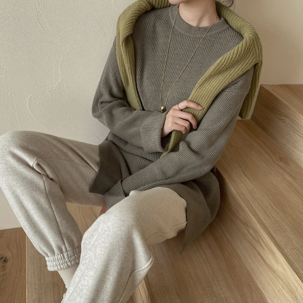 (T-5750) Modern side slit loose fit knit