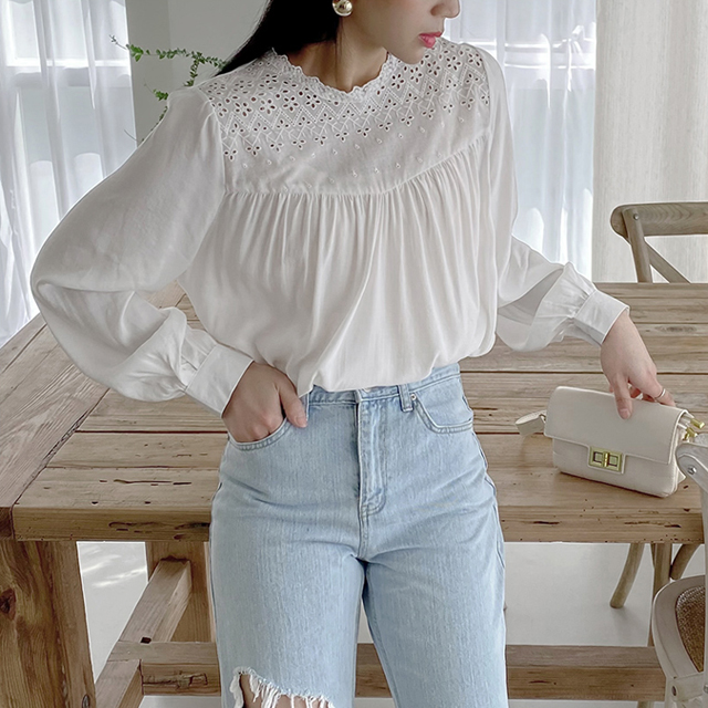 (BL-3786) Punching lace volume blouse