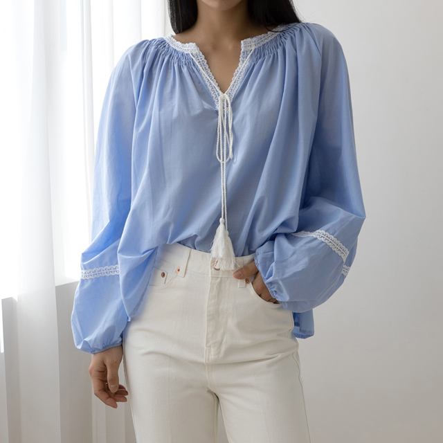 (BL-3835) Ethnic Mood Tassel Blouse