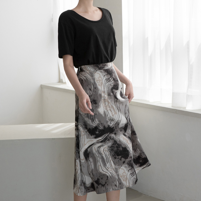 (SK-4401) Abstract Pattern Back Banding Skirt