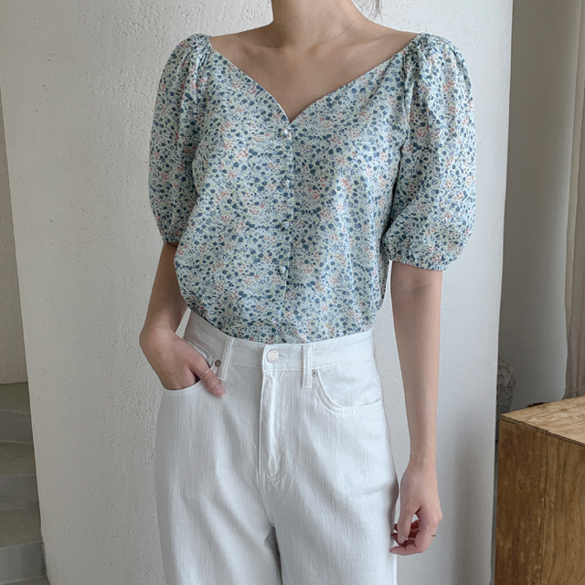 (BL-3861)Floral Heart Neck Blouse