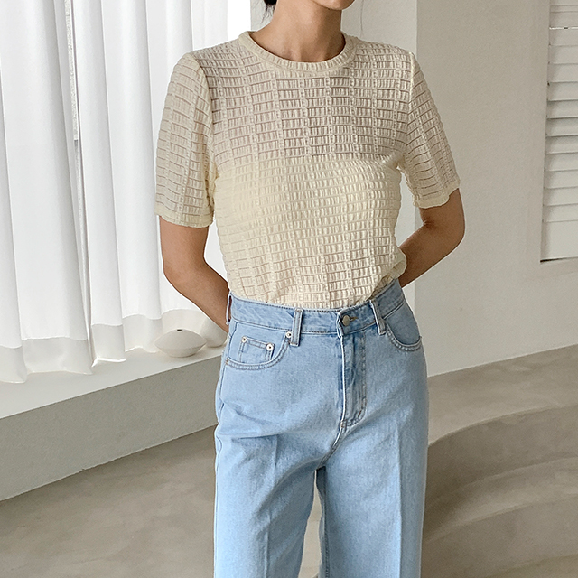 (T-6096) Embossed Pattern Slim Tee