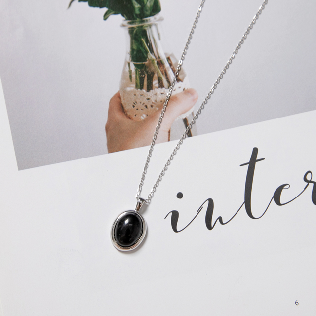 (N-821)Silver Framed Oval Pendant Necklace
