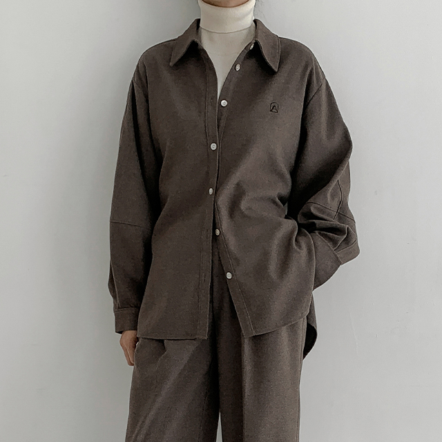 (BL-3913) Sensual Volume Sleeve Set-up Blouse S