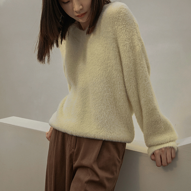 (T-6431) Soft Hairy V-Neck Knit