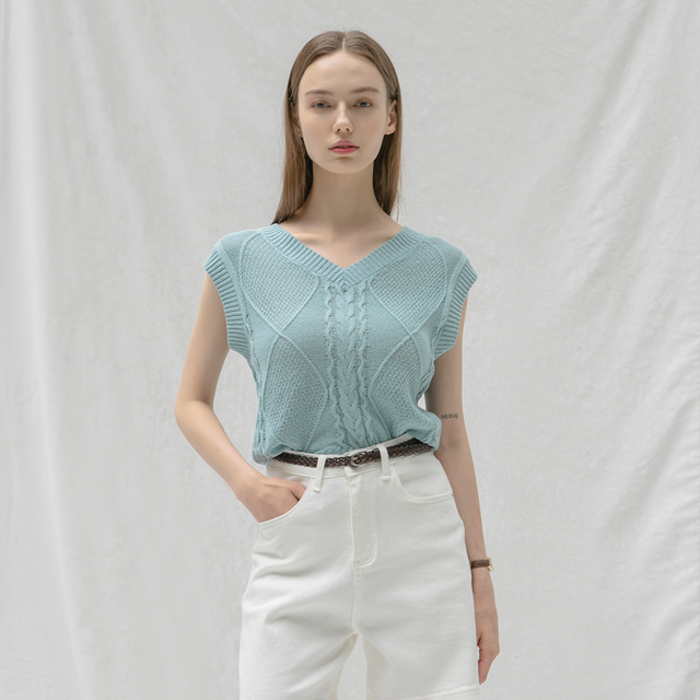 (VT-0212) V-neck cable knit vest
