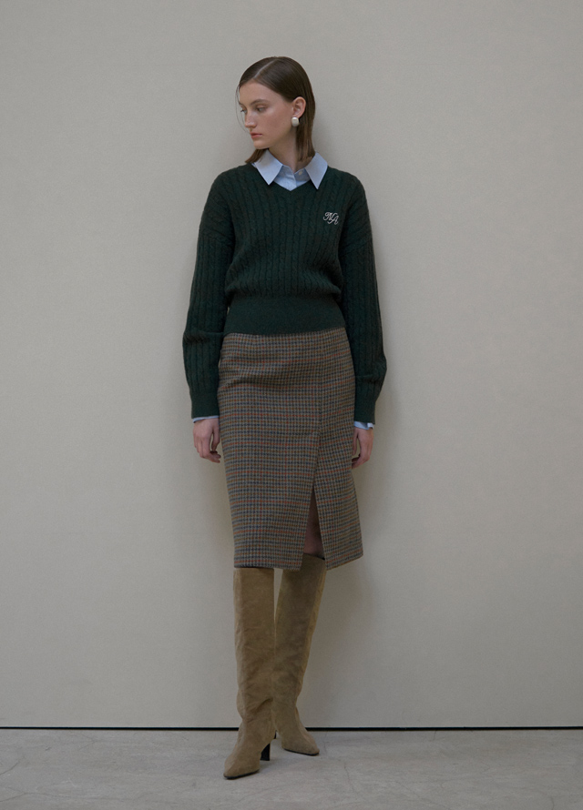 (T-6569) Preppy V-neck Cable Embroidery Knit Korea