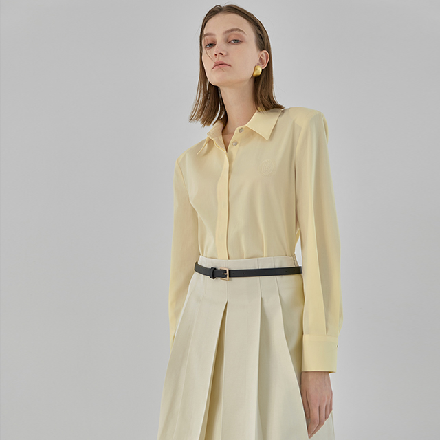 (BL-4119) Emblem Padded Slim Blouse