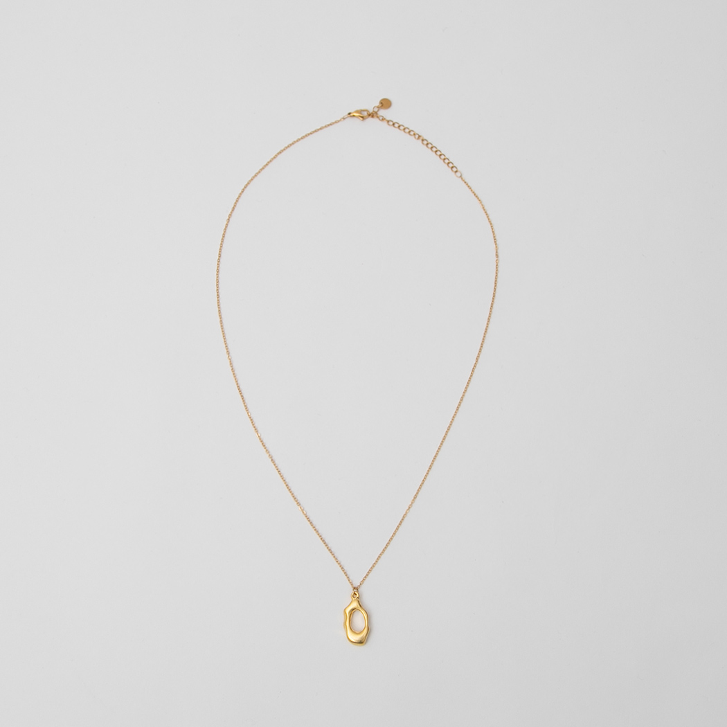 (N-832) Classic Gold Pendant Necklace