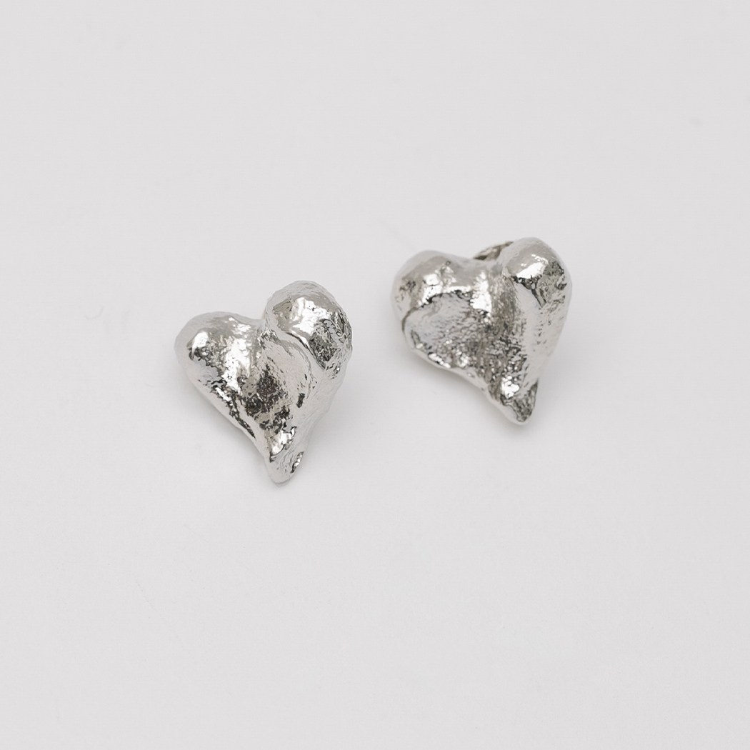 (E-1577)Heart Piece Metal Earrings