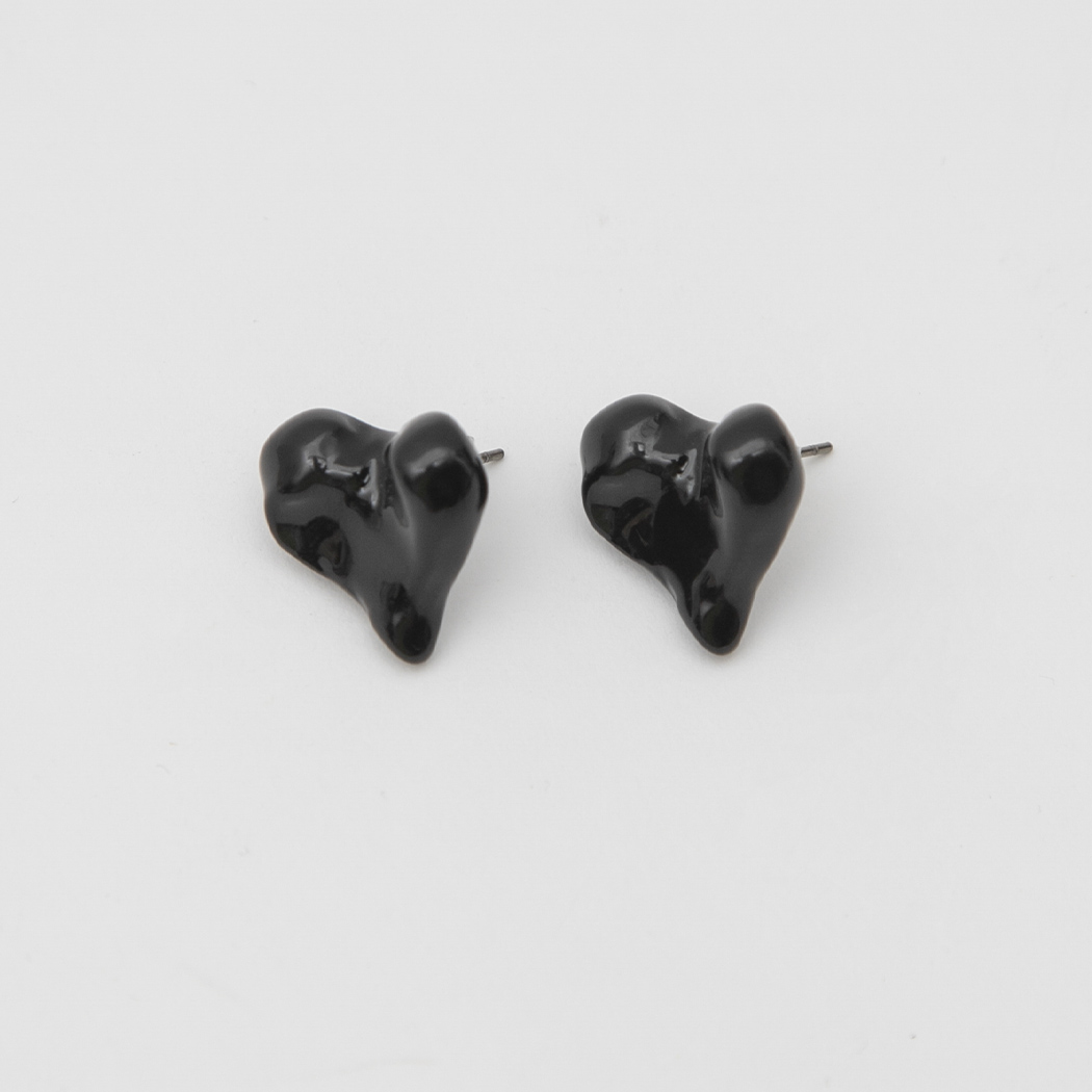 (E-1578)Heart Piece Black Earrings