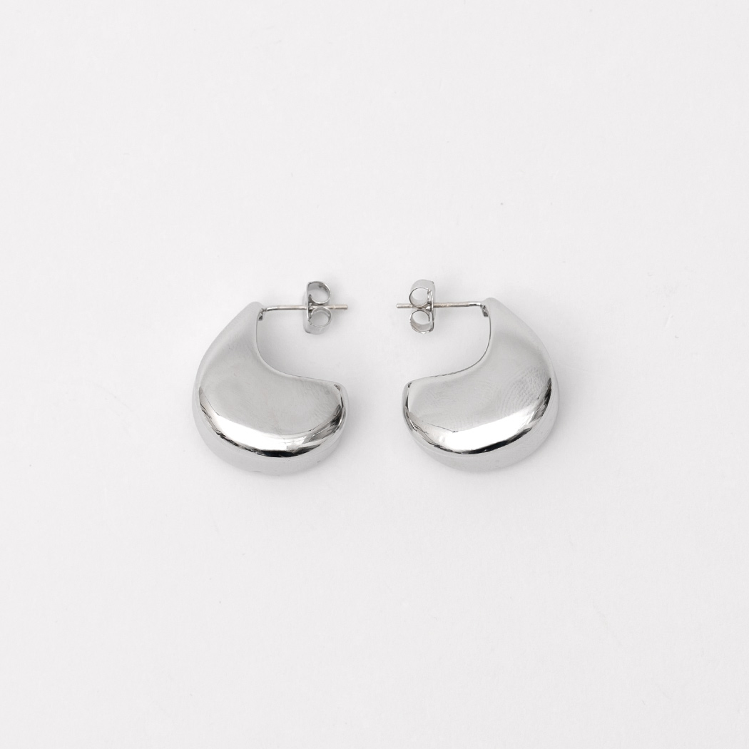 (E-1584)HALF MOON SILVER NEEDLE EARRING