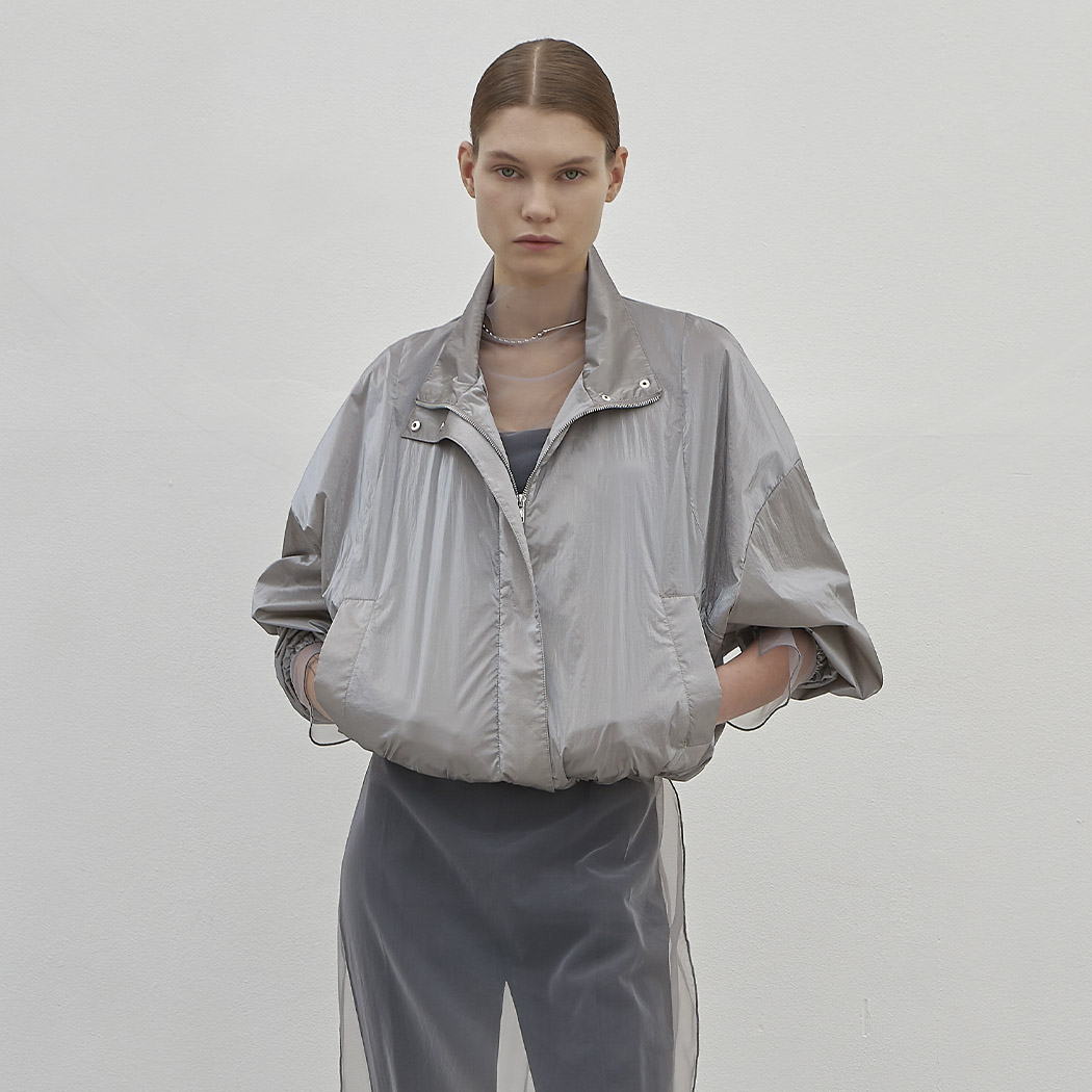 (JP-541)ODD B GLOSSY HIGH NECK SHORT JUMPER