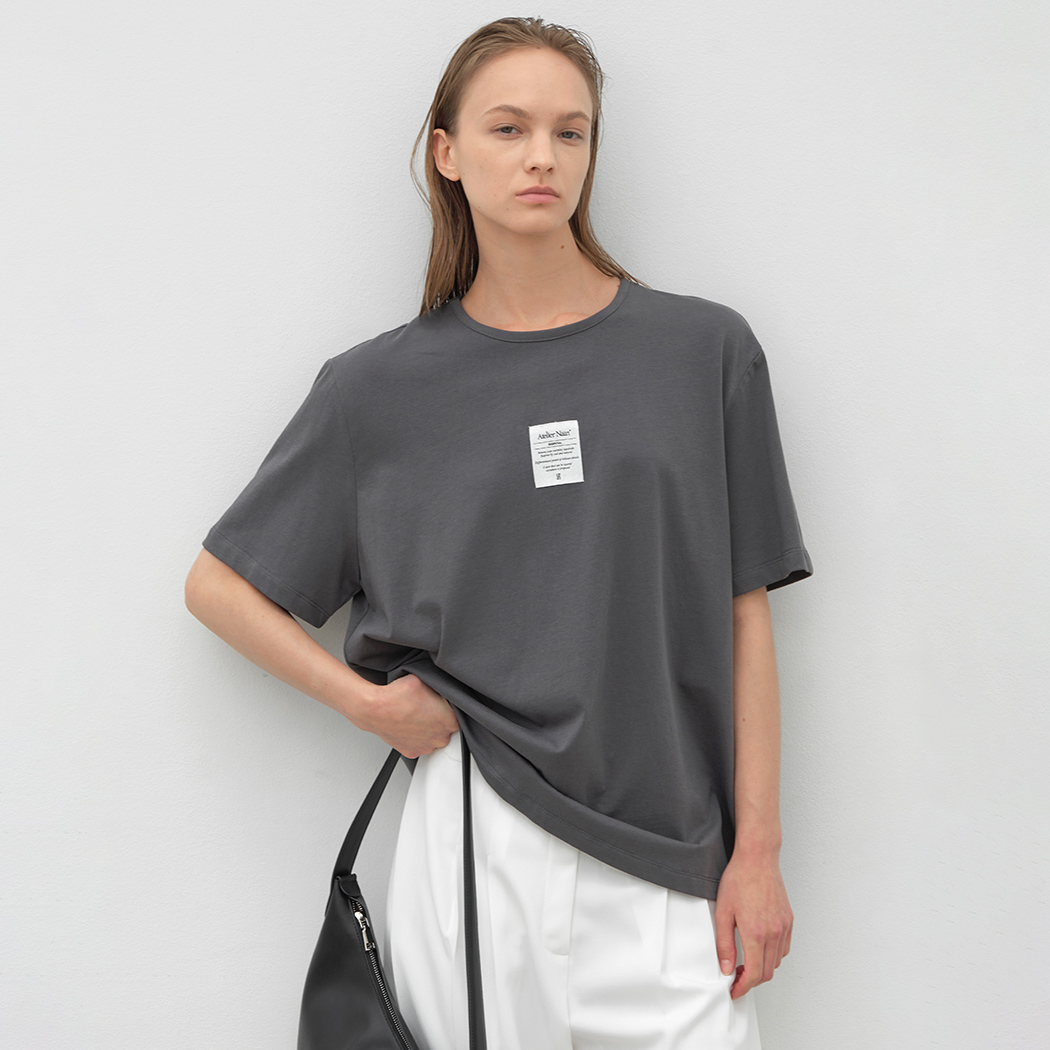 (T-7052)ESSENTIAL LABEL OVERFIT TEE
