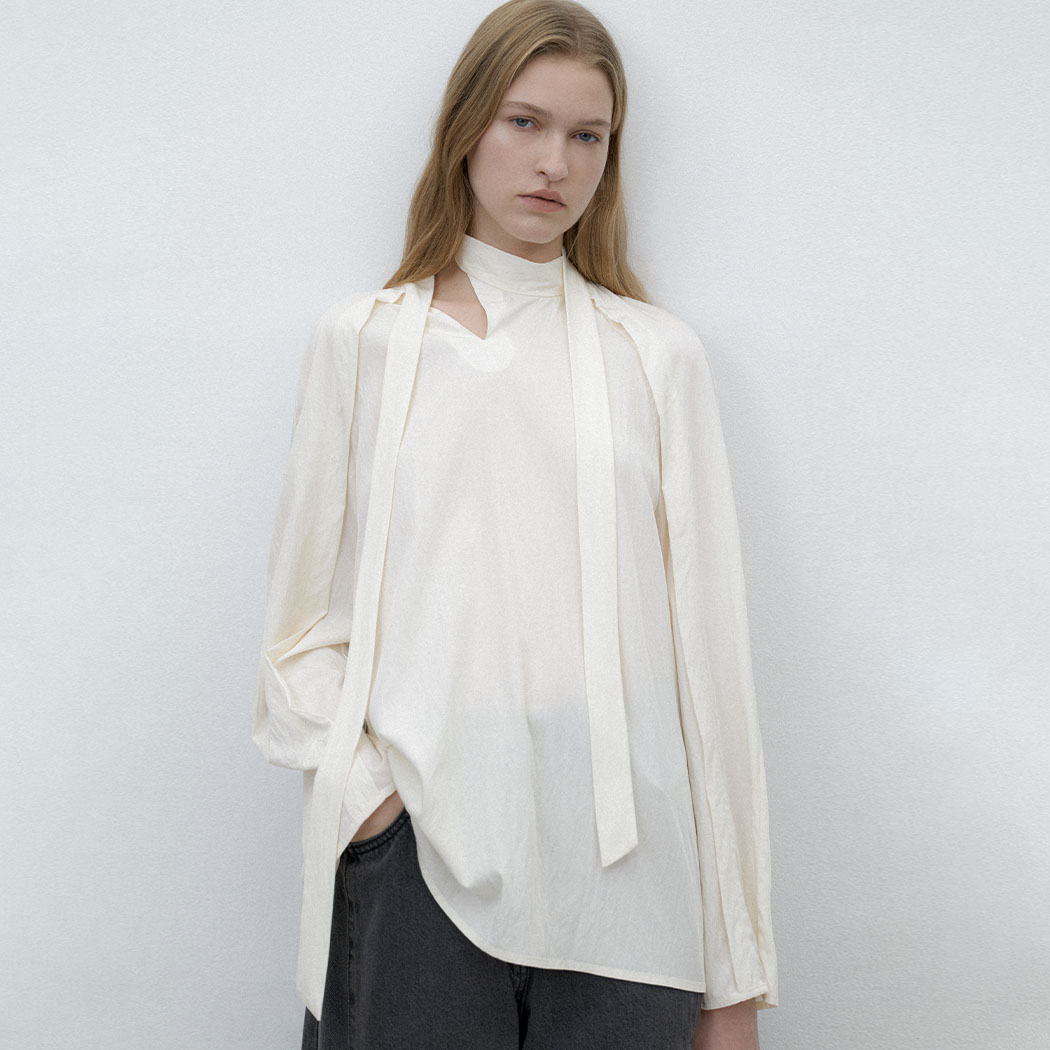 (BL-4352)VOLUME SLEEVE TIE BLOUSE