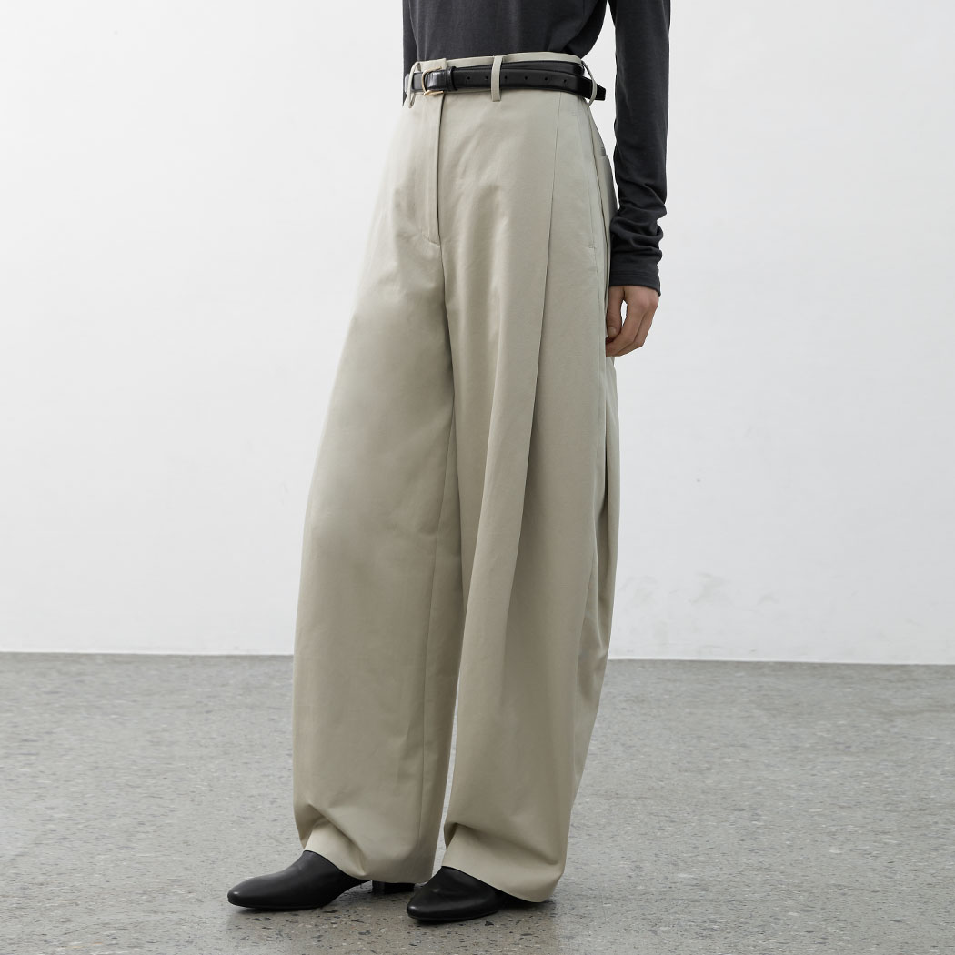 (PT-5708)CHINO VOLUME CURVED TUCK PANTS