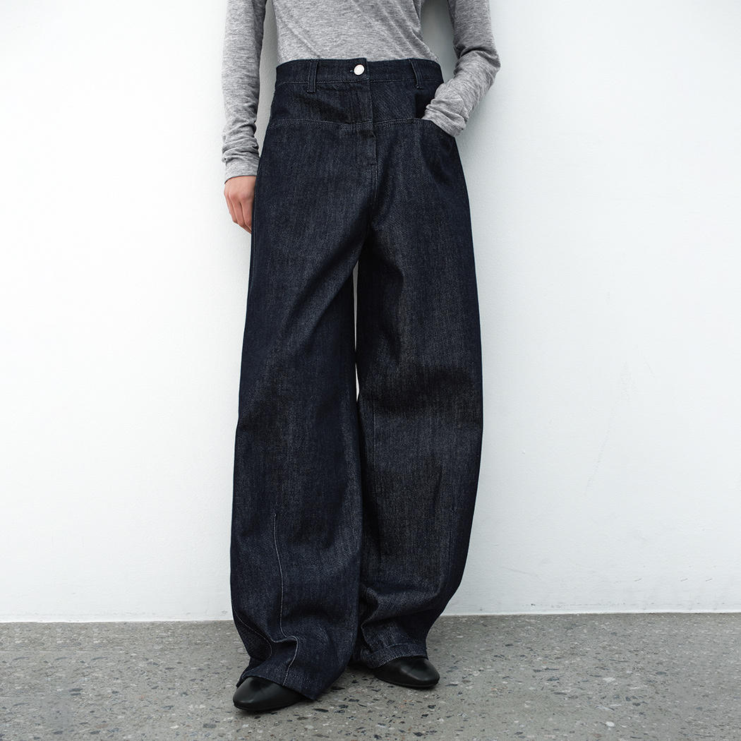 (PT-5693)LOOSE FIT CURVED DENIM PANTS