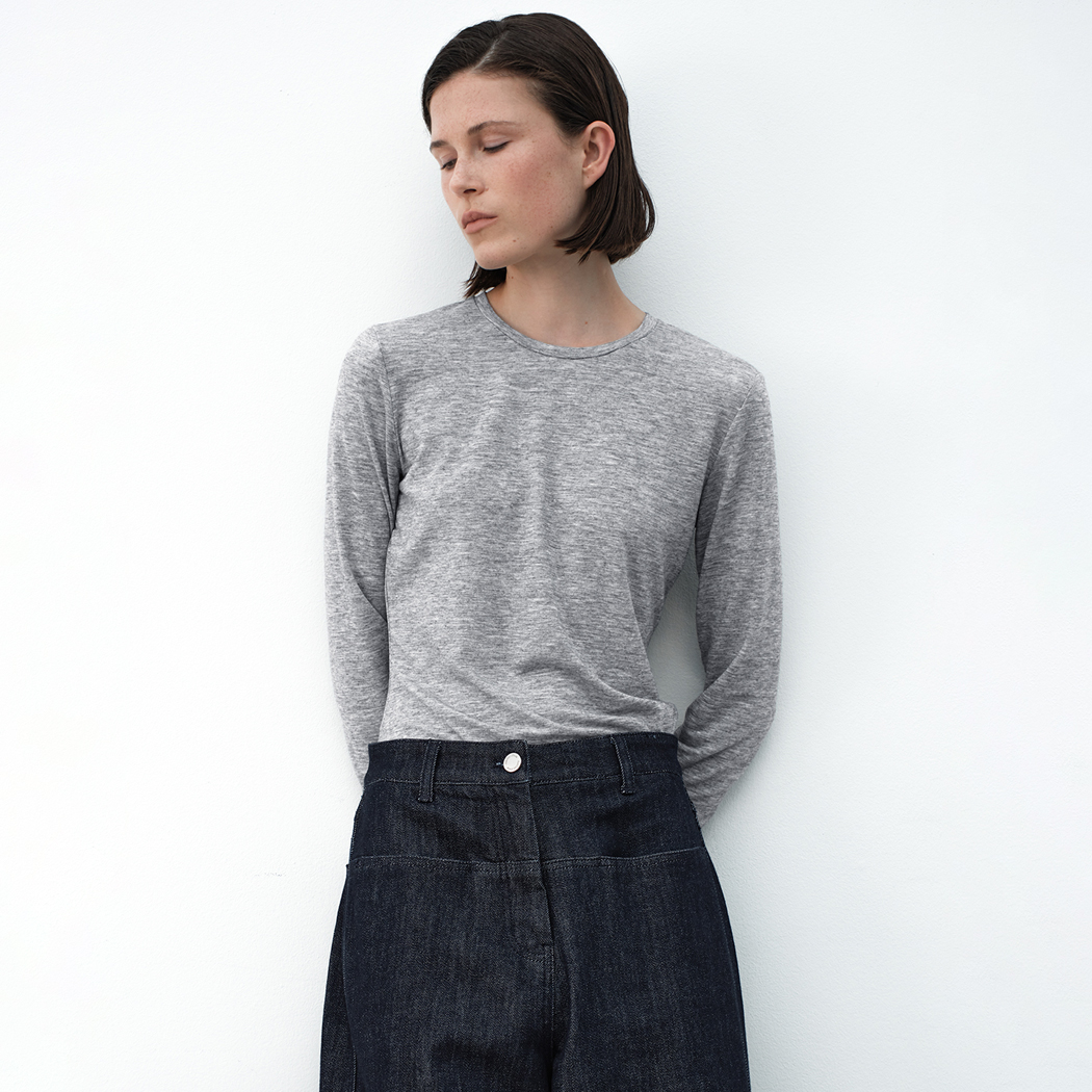 (T-7090)ESSENTIAL ROUND NECK SLIM TEE