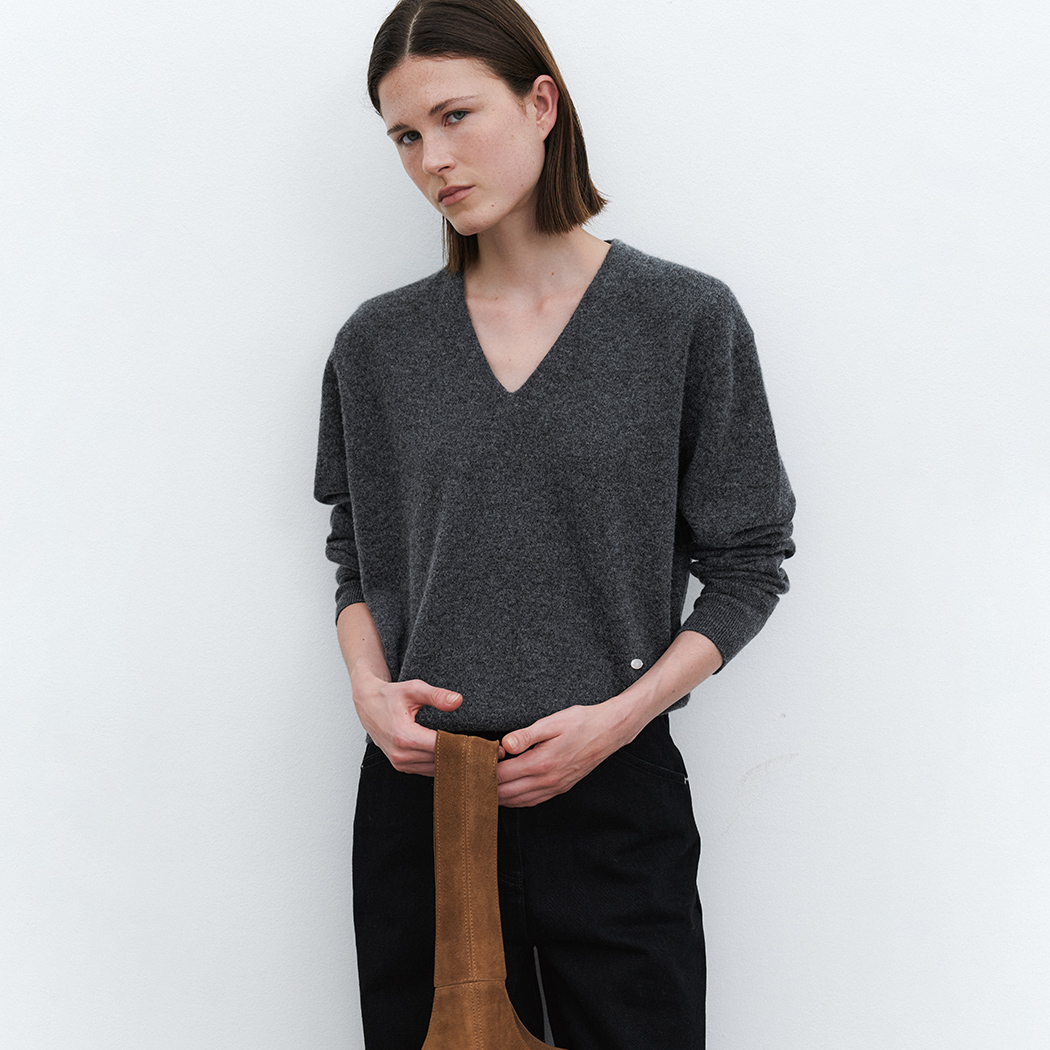 (T-7125)ESSENTIAL CASHMERE DEEP V-NECK KNIT