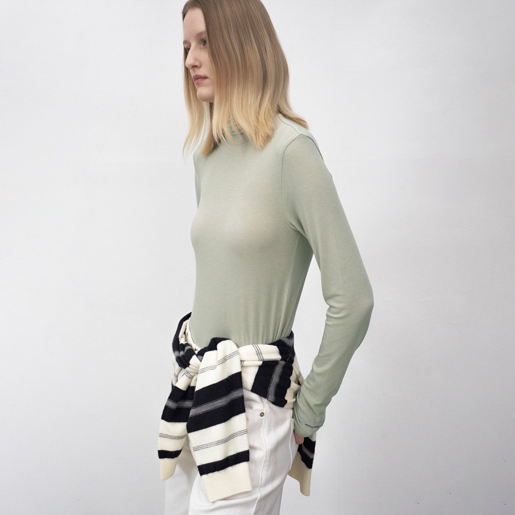 (T-7135)ESSENTIAL SHEER TURTLE NECK TEE