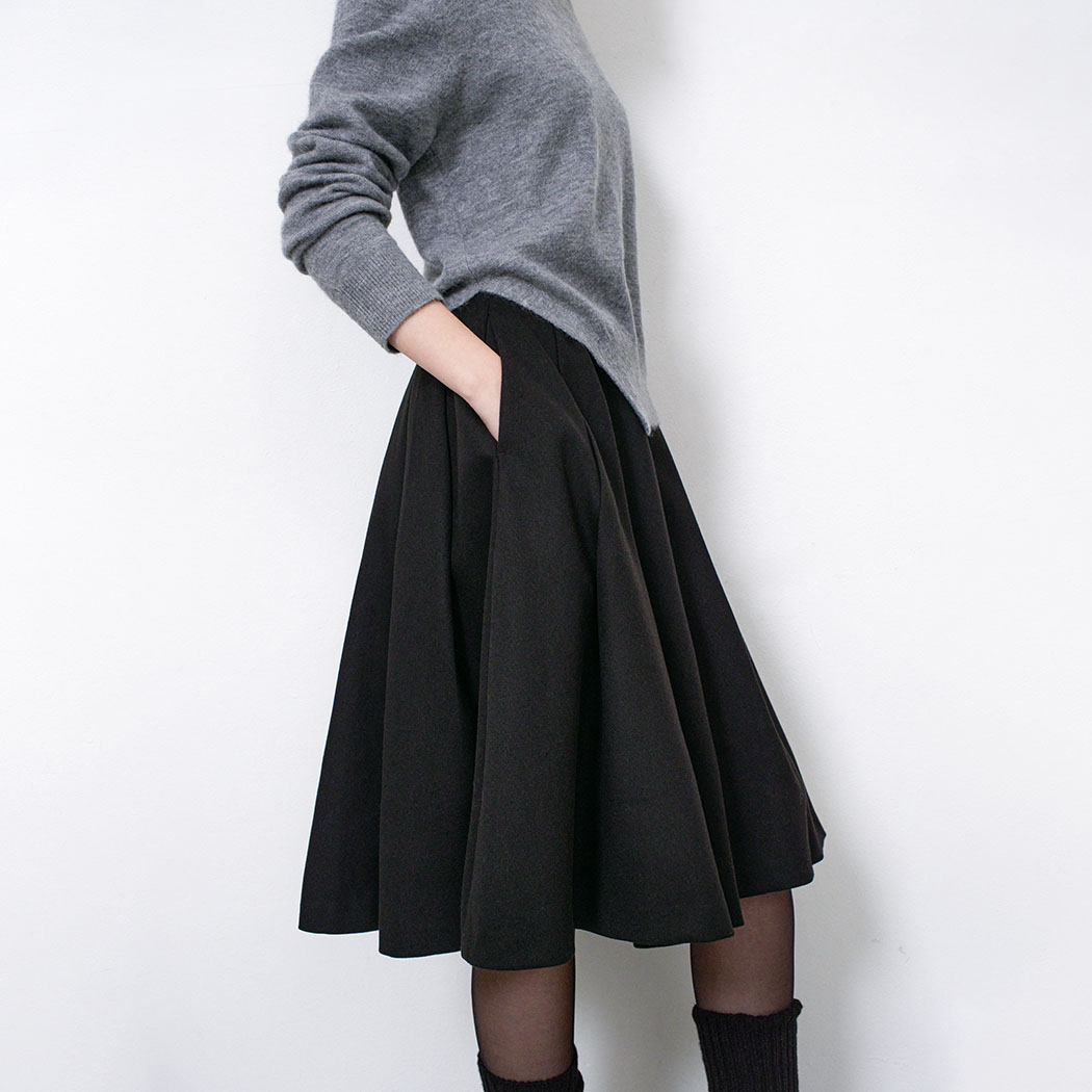(SK-5065)TUCK VOLUME MIDI FLARE SKIRT
