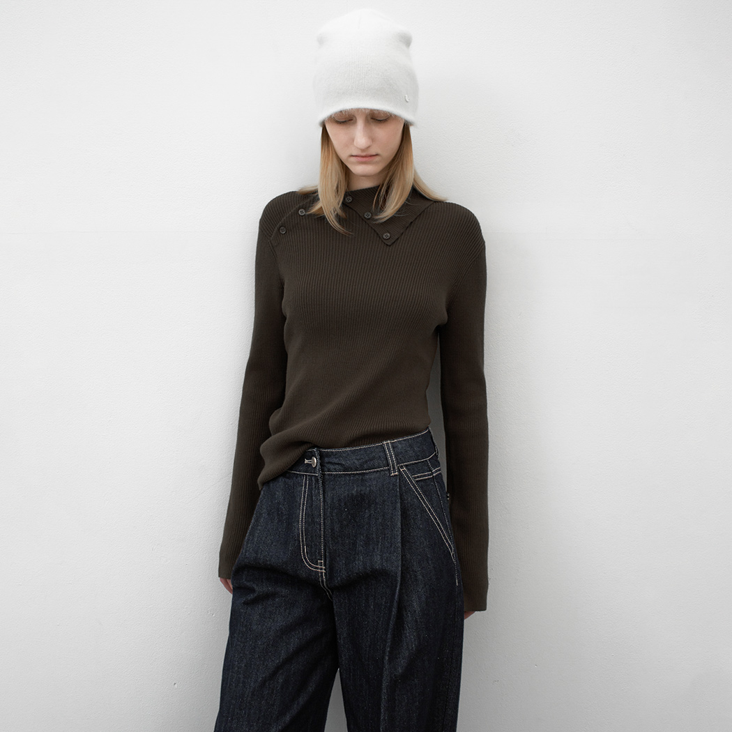 (T-7118)BUTTON DETAIL COLLAR SLIM FIT KNIT