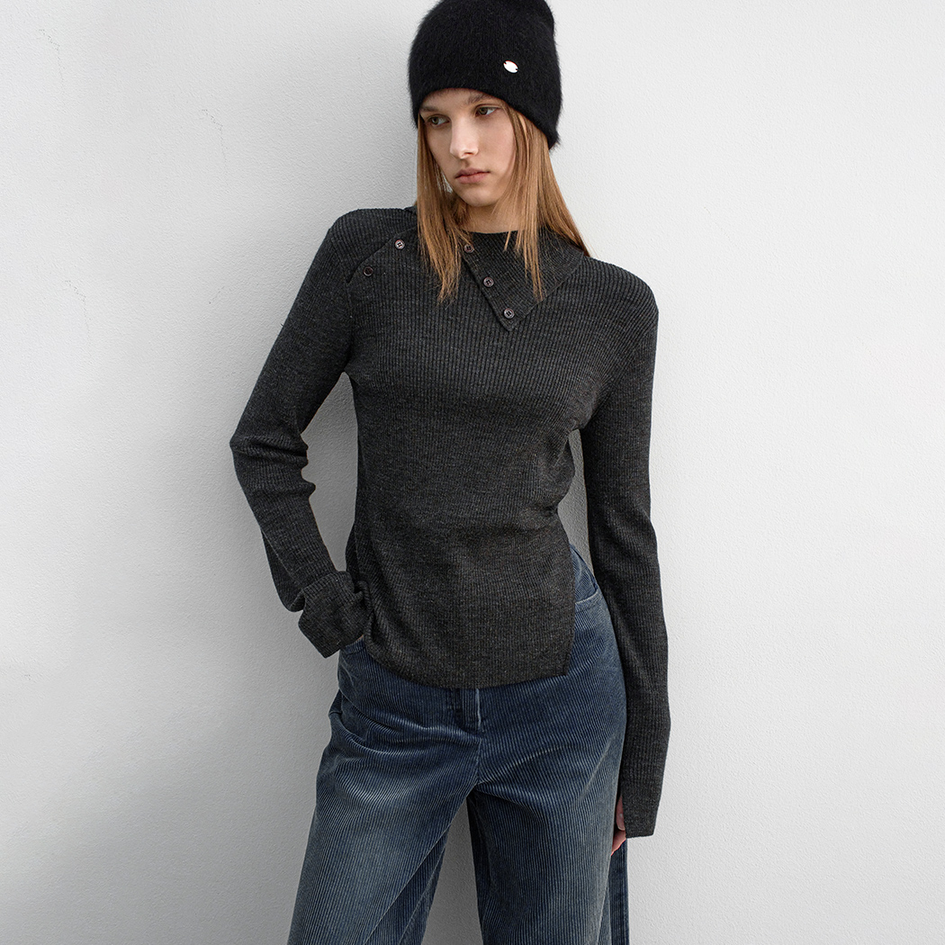 (T-7118)BUTTON DETAIL COLLAR SLIM FIT KNIT