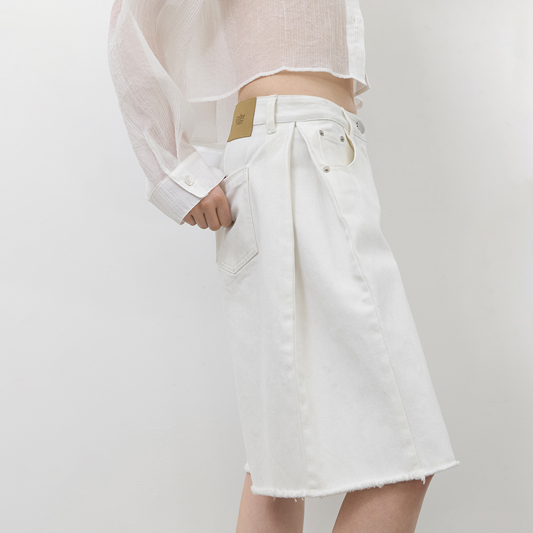 (PT-5790)TUCK BERMUDA WHITE DENIM PANTS