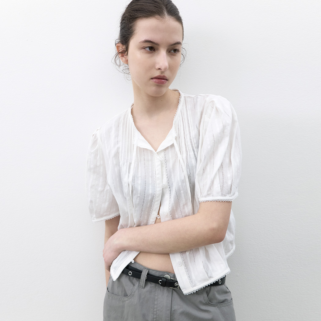 (BL-4429)LACE TRIM VOLUME SLEEVE PEASANT BLOUSE