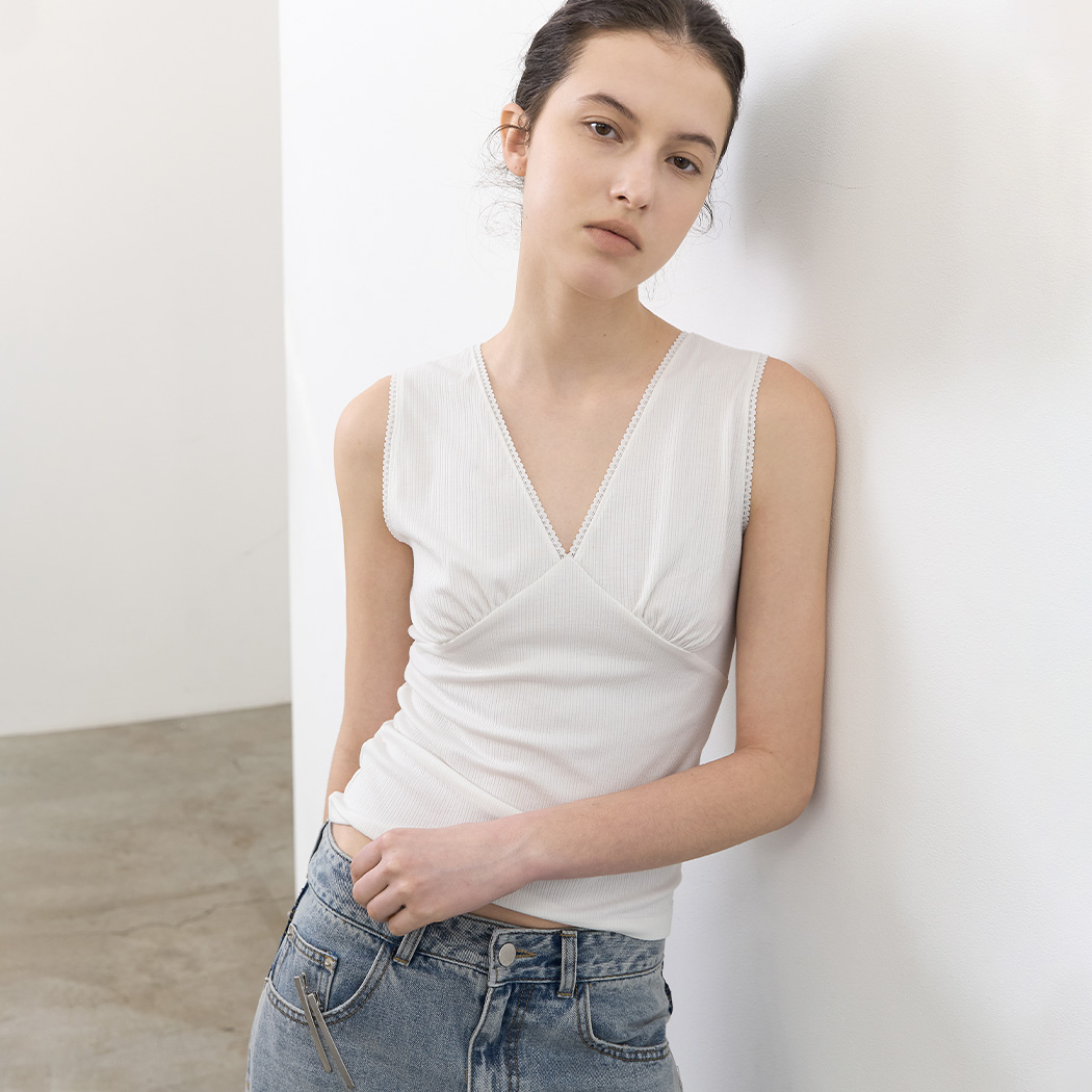 (T-7212)V-NECK LACE SLIM SLEEVELESS TOP