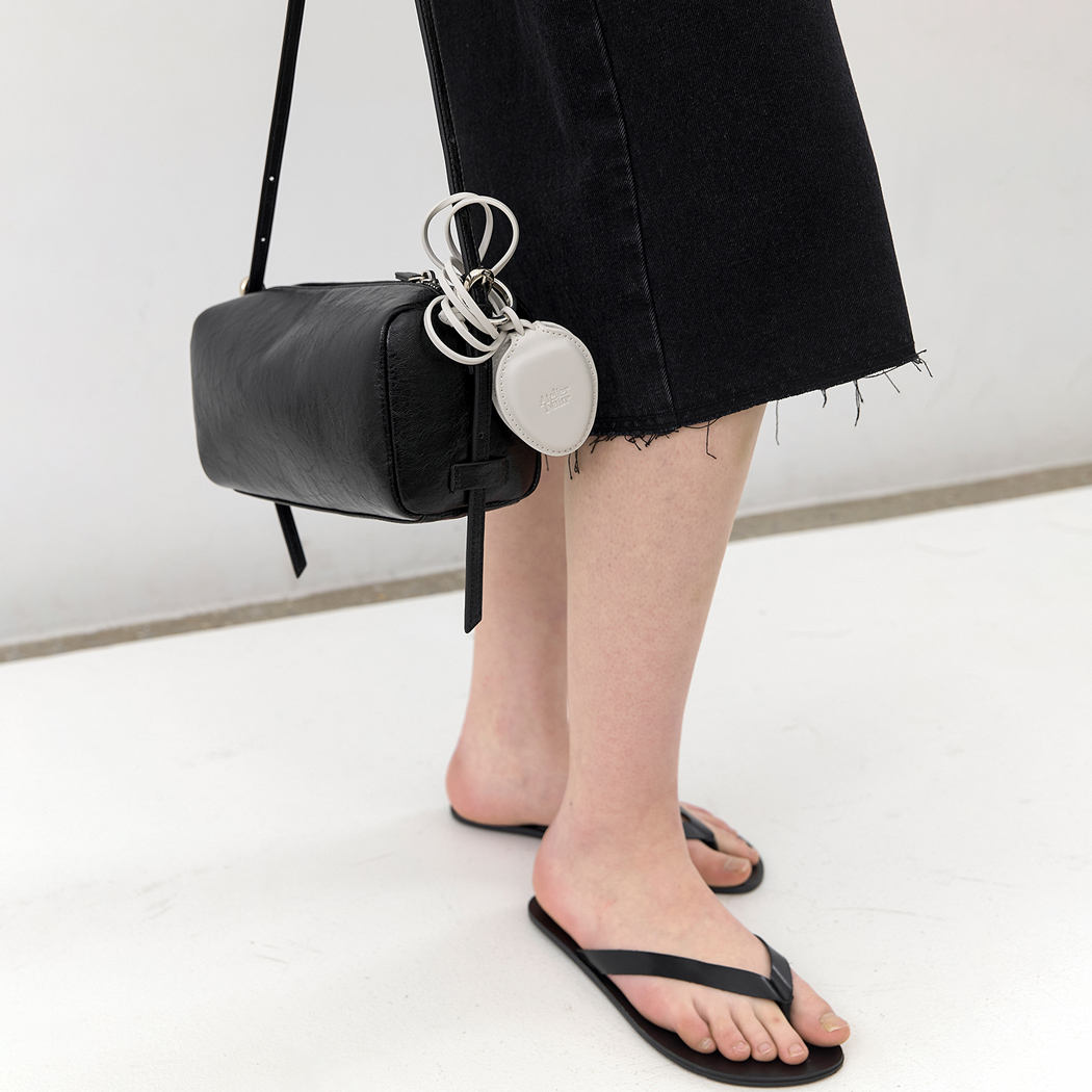 (Z-ETC-2719)ATELIER NAIN GOODS PEBBLE LEATHER MIRROR&SUNGLASS HOLDER