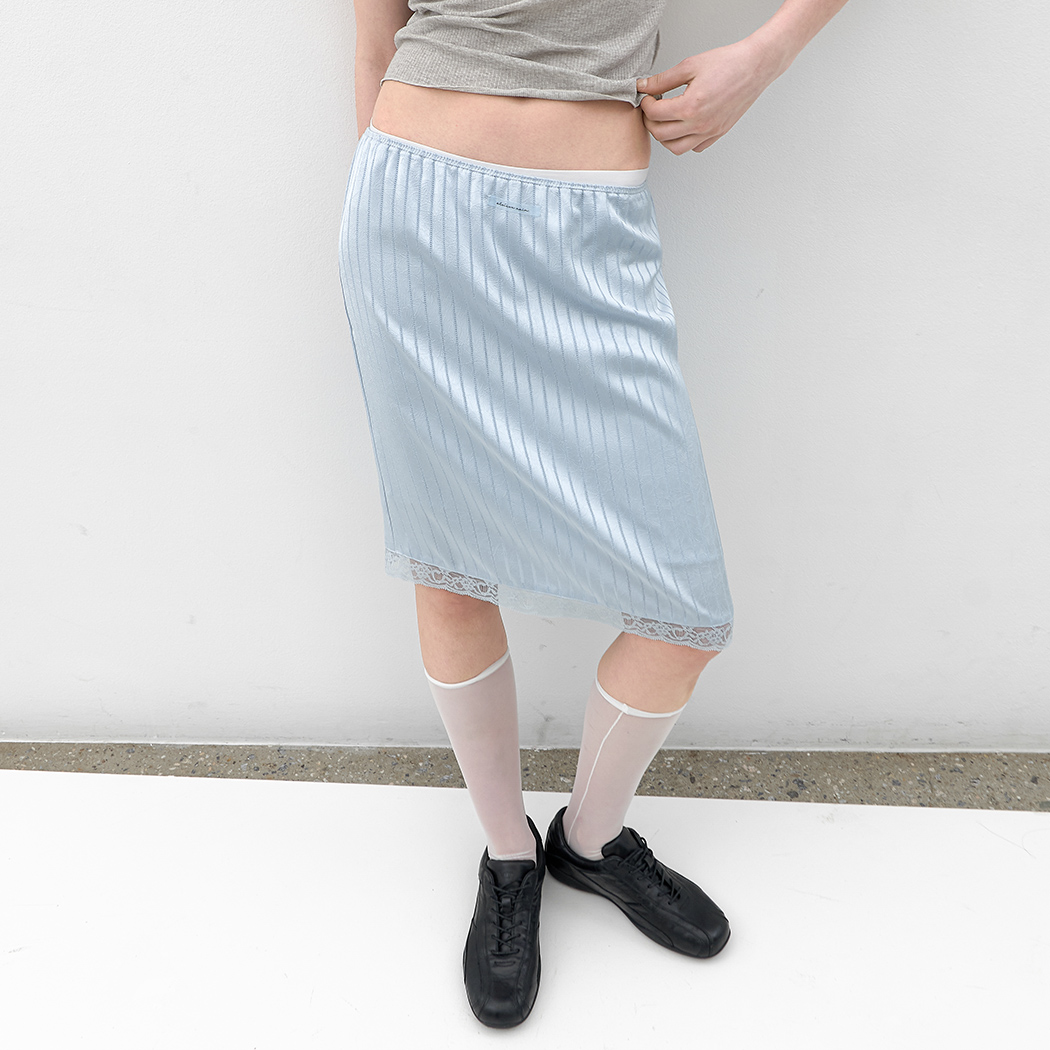 (SK-5107)AN SATIN SET-UP LACE TAPE BANDING MIDI SKIRT