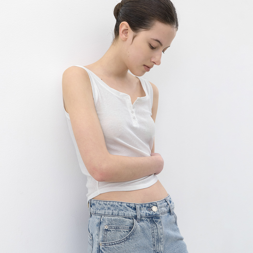 (T-7229)AN RIBBED 4-BUTTON SLEEVELESS TEE