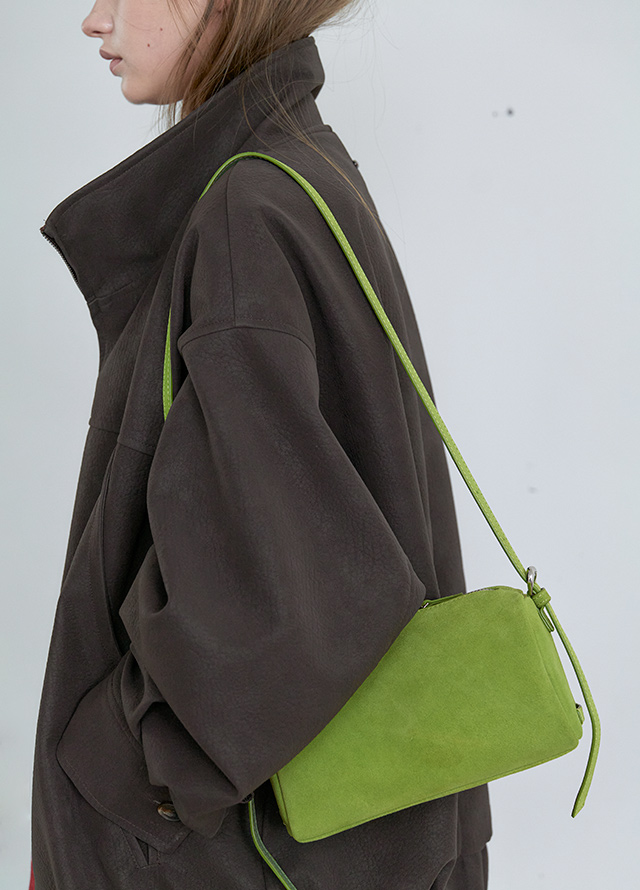 (JP-610)MATT LEATHER HIGH NECK OVERSIZED JUMPER Korea
