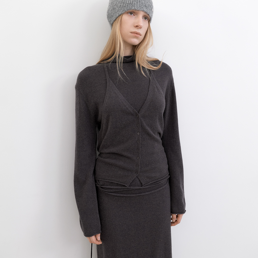 (T-7364)HALTER VEST HIGH NECK KNIT SET-UP